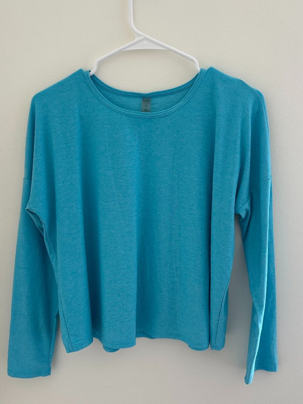 Beyond Yoga Relaxed Crewneck Top Buttery Soft Long Sleeve Top Light Blue M